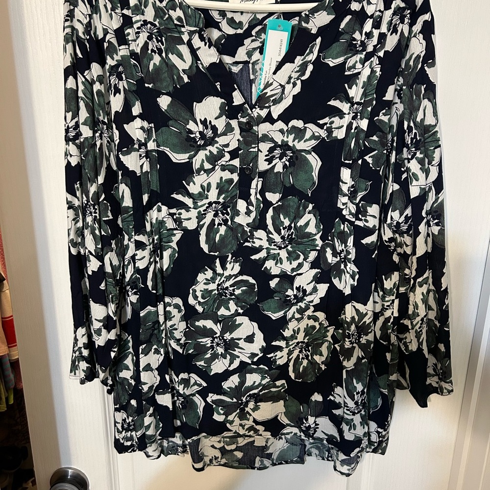 Elegant Floral Women's Blouse - Black and Green